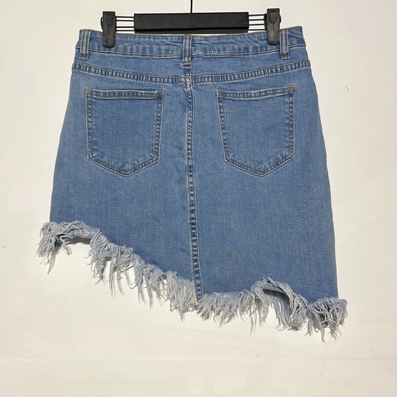 Papaya High-Rise Asymmetrical Frayed Medium Wash Denim Skirt Size Large - Picture 5 of 8